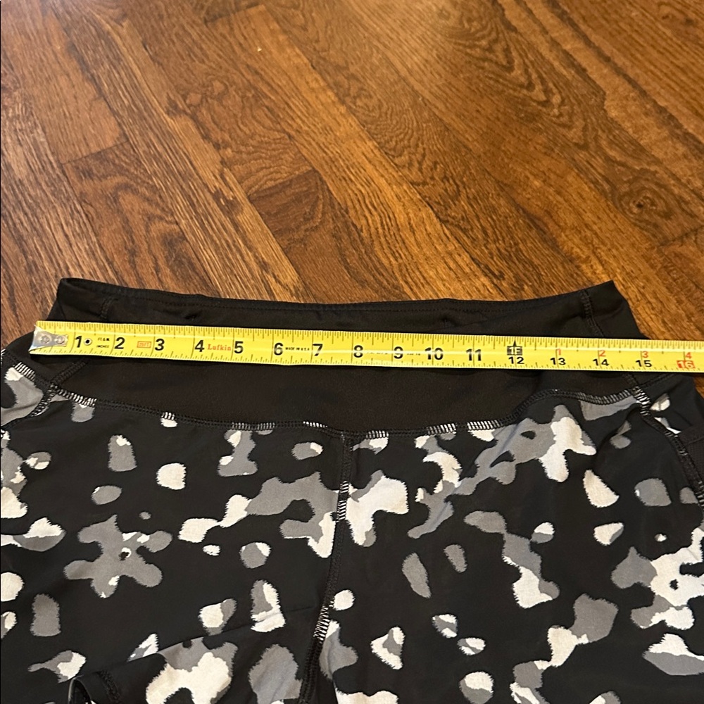 Athleta Mid Rise Run Short - Picture 9 of 9
